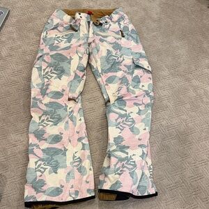 686 Floral Camouflage Snowboard Pants